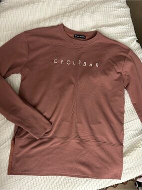 CycleBar x Thrive Societe Pullover Crewneck in Mauve color